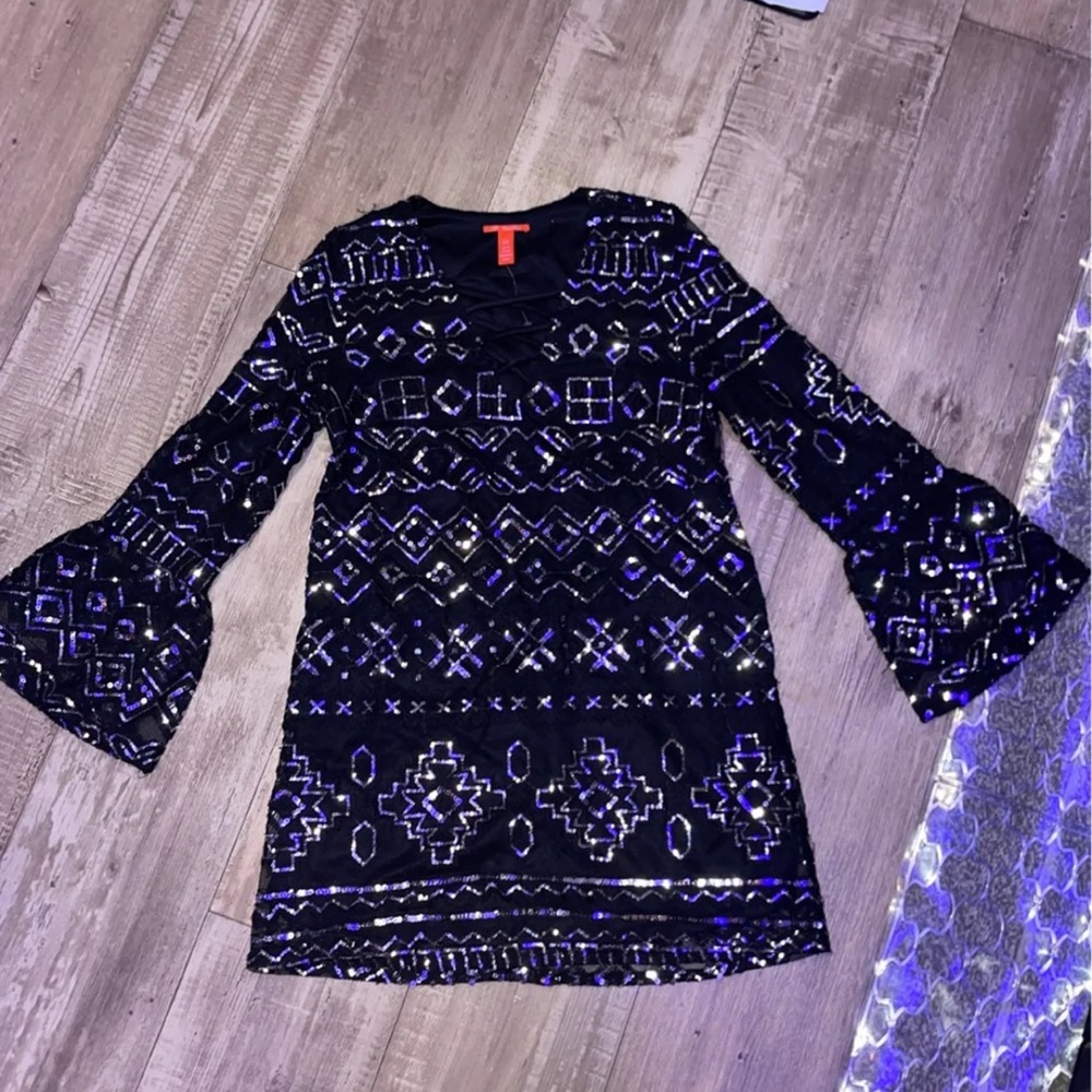 Chelsea & Violet Bell Sleeve Dress size XS